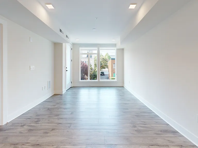 701 N Henry St #218 — Photo 12