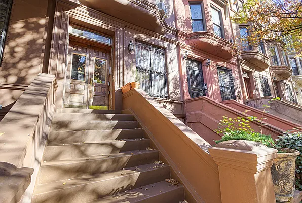 Rented by R New York | media 25