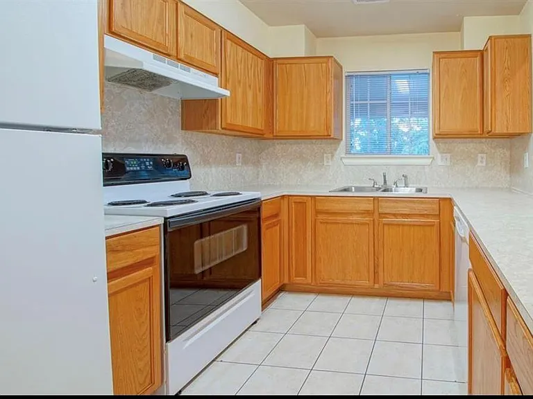 1203 Lovett St — Photo 21