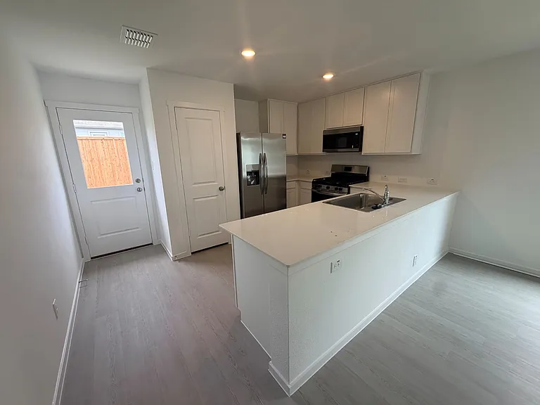 3117 Campeiro Ave — Photo 4