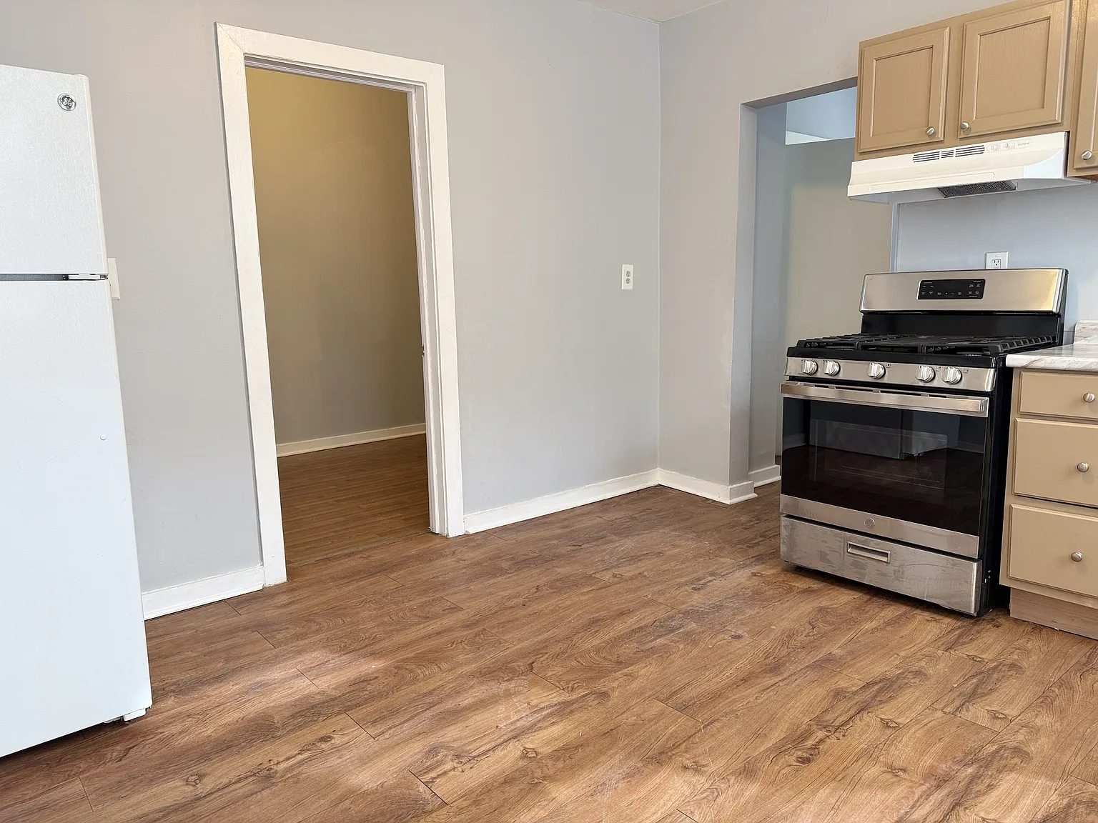 8833 South Exchange Avenue — Photo 2
