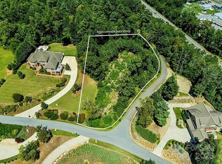 8 English Hills Dr, Asheville, NC 28804