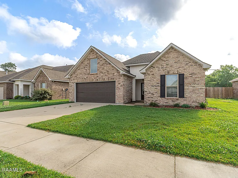 304 Tall Meadows Ln — Photo 3