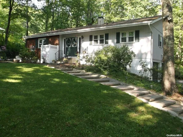 52 Blueberry Lane, East Fishkill, NY 12582