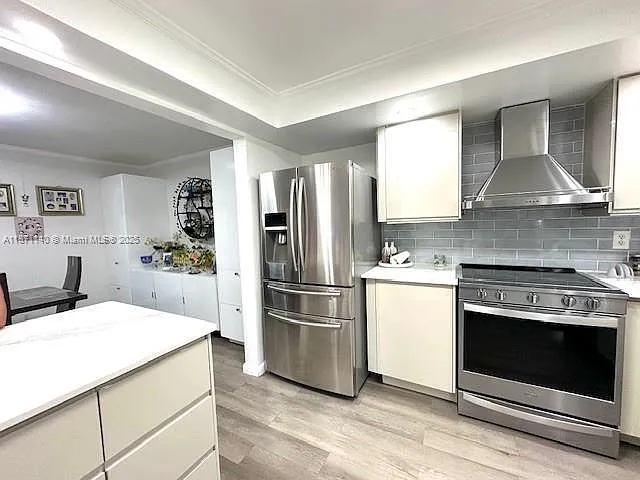 2 bed, 1100 sqft, $2,300 — Photo 3