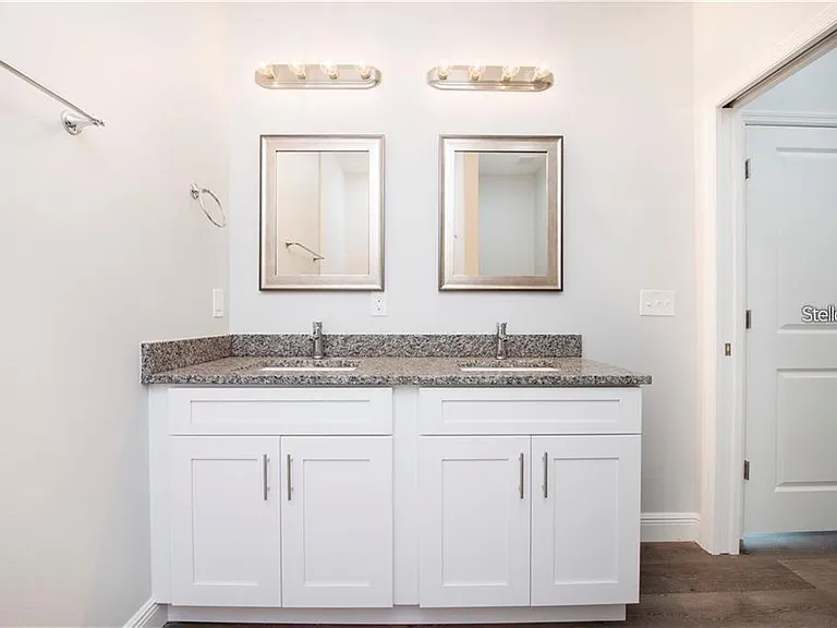 574 Geraldine Dr — Photo 9
