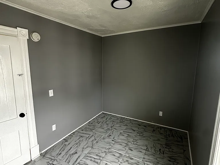 377 Flower Ave E #1 — Photo 5