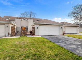 135 Holly Ln, Schererville, IN 46375