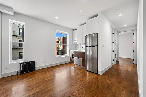 629 E 5th St #3 Photo 1