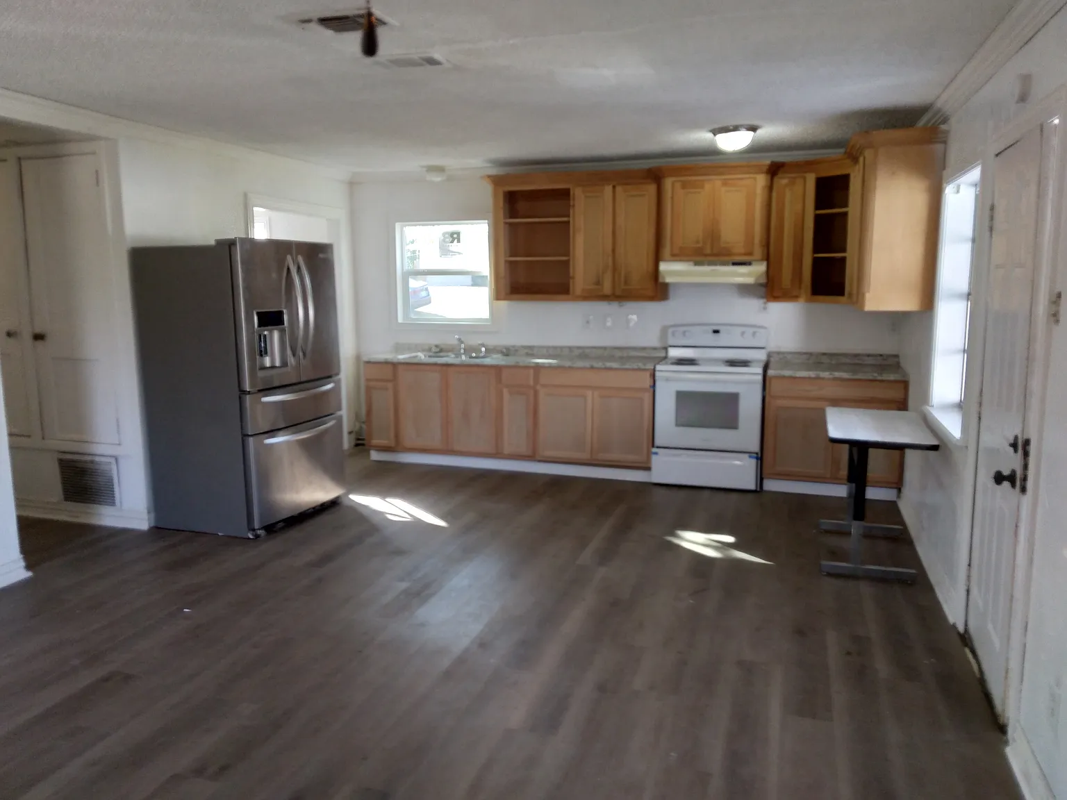 3 bed, 1.5 bath, 1008 sqft, $1,300 — Photo 2