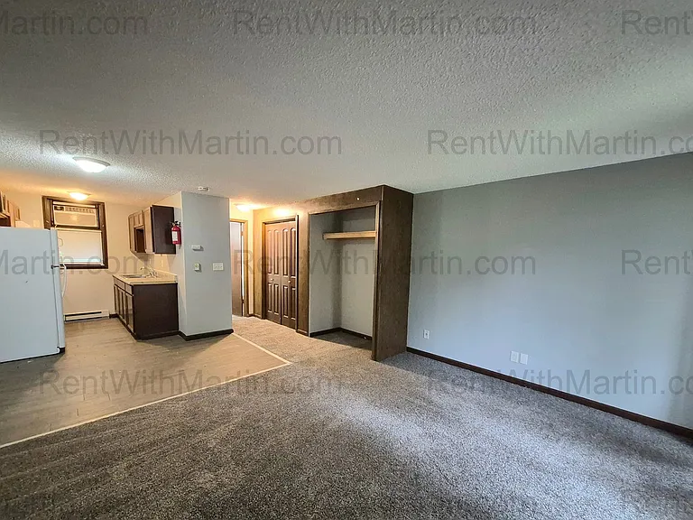 1009 Thorndale Ave — Photo 2