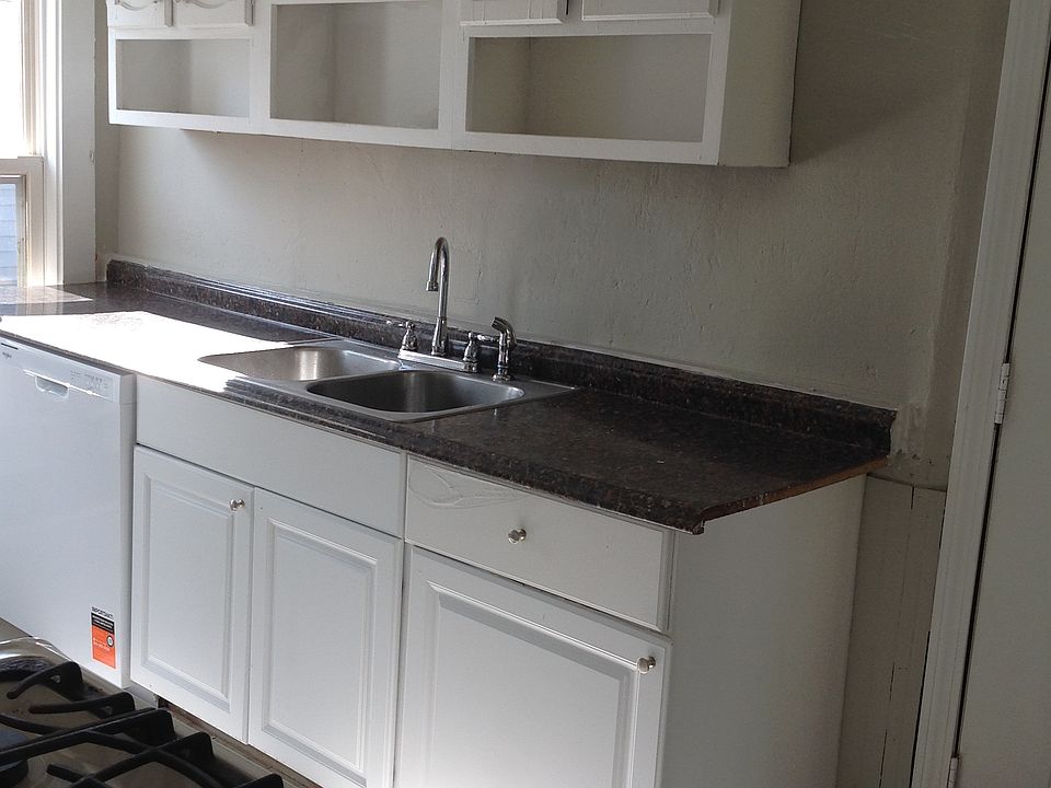 1st image of 166 Pleasant St #2