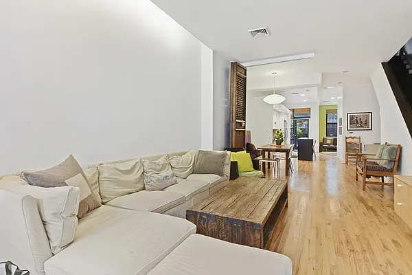 Rented by Besmatch Real Estate Inc | media 23