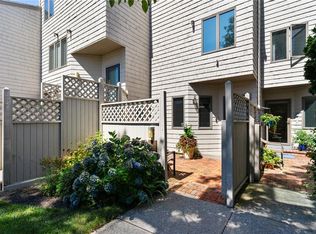 48 Seabreeze Ln, Bristol, RI 02809