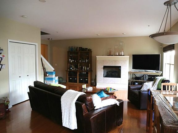 4th image of 3243 Camden Dr #1