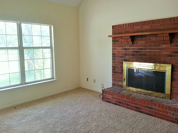 4th image of 1912 Waverly Ct