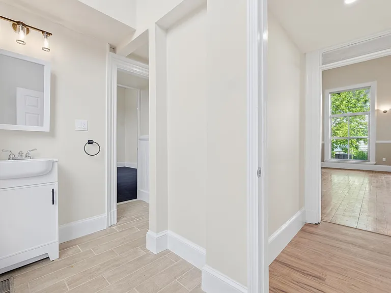 1110 Washington St — Photo 45