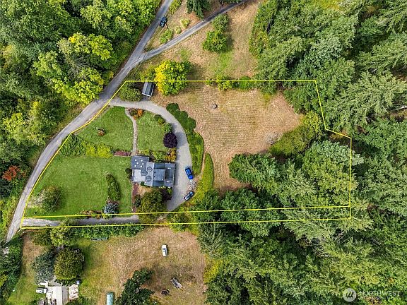 4th image of 2617 Cottage Road E