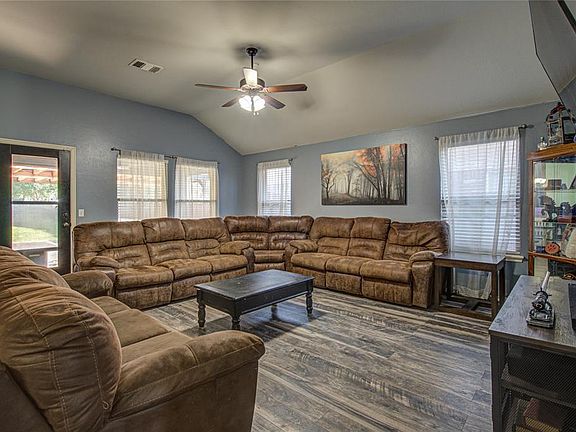 5th image of 10549 NW 35th St