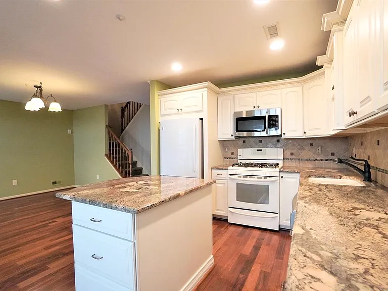 2607 Virginia Ln — Photo 11
