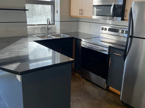 919 Station St #405, Vancouver, BC V6A 4L9