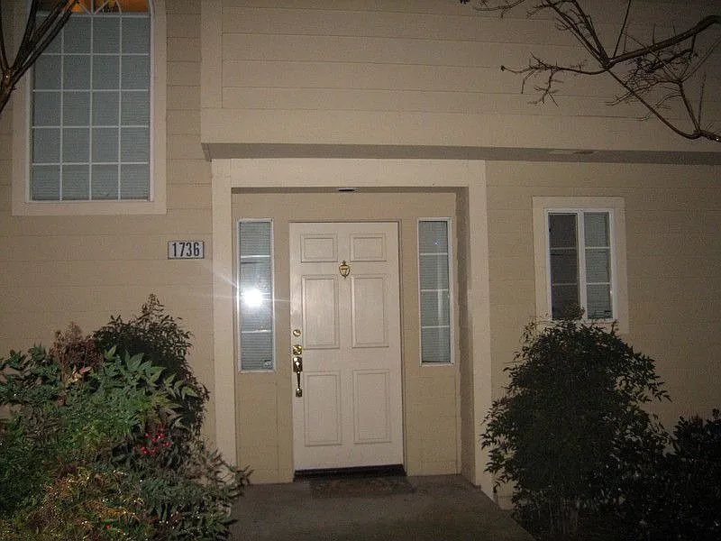 1736 Sumner Pl photo 1