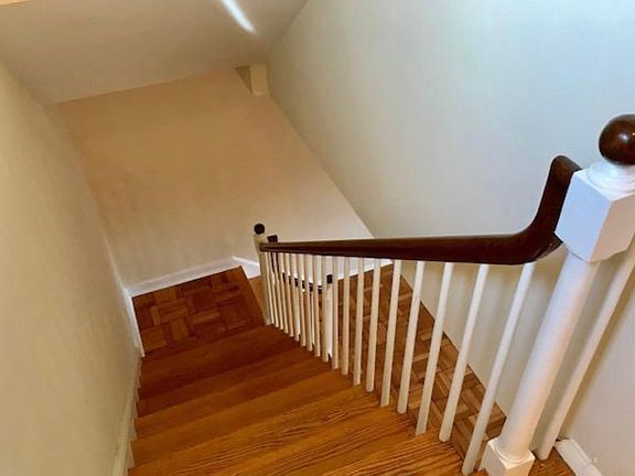 3rd image of 1917 N Quaker Ln