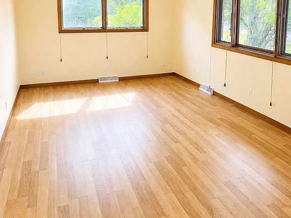 5th image of 301 10th Rd