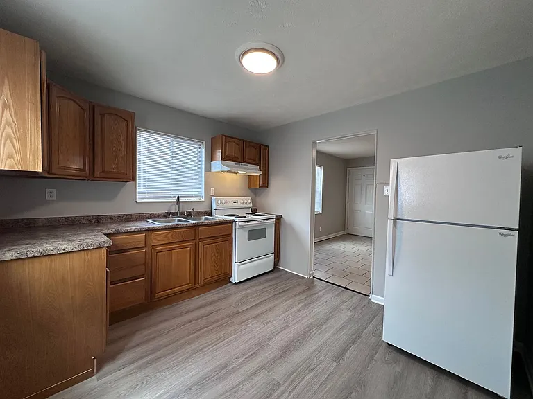 204 Courtyard Cir — Photo 122