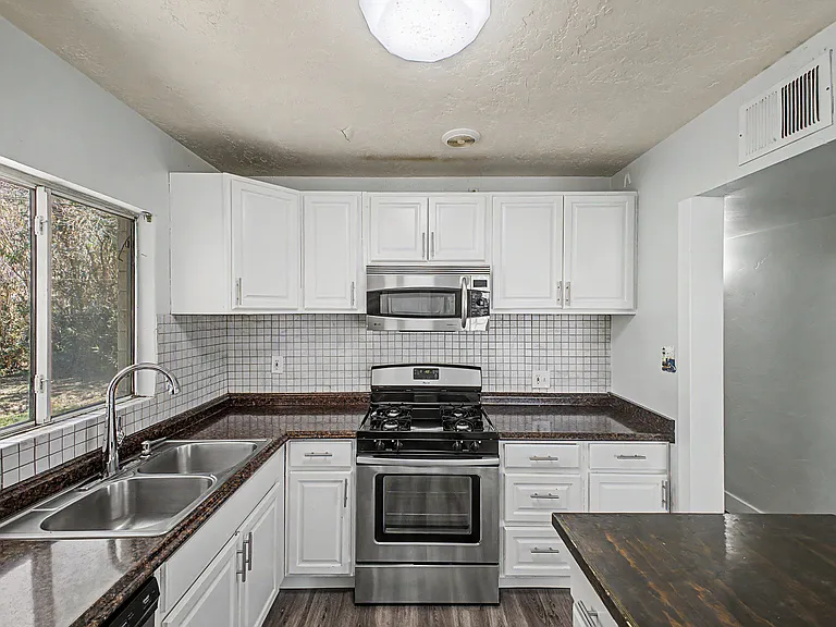 1638 E Williams St — Photo 19