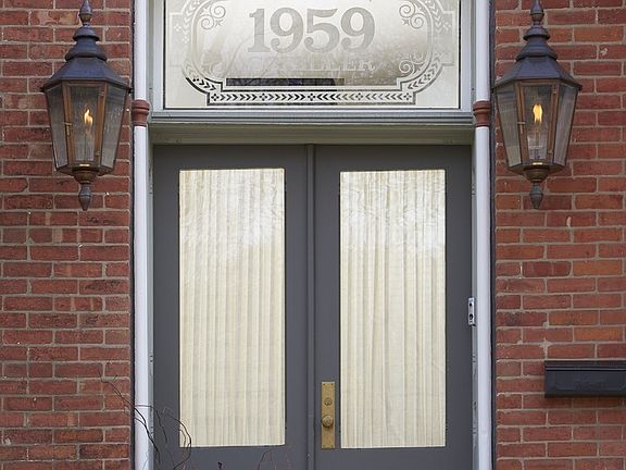2nd image of 1959 W Schiller St