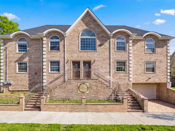 85-02 165th Street, Jamaica Hills, NY 11432