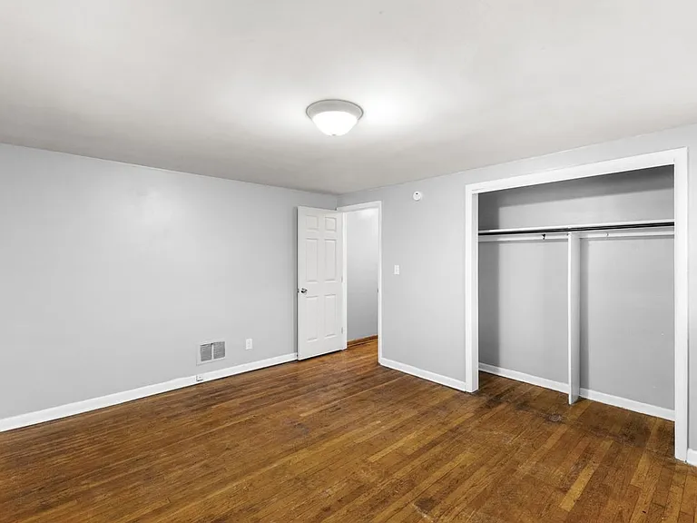 384-386 S Napoleon Ave #386-S — Photo 3