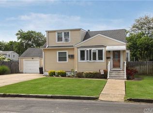 102 Lexington Ave, West Babylon, NY 11704