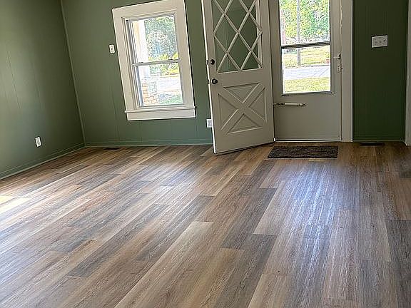 3rd image of 427 W Whitley St