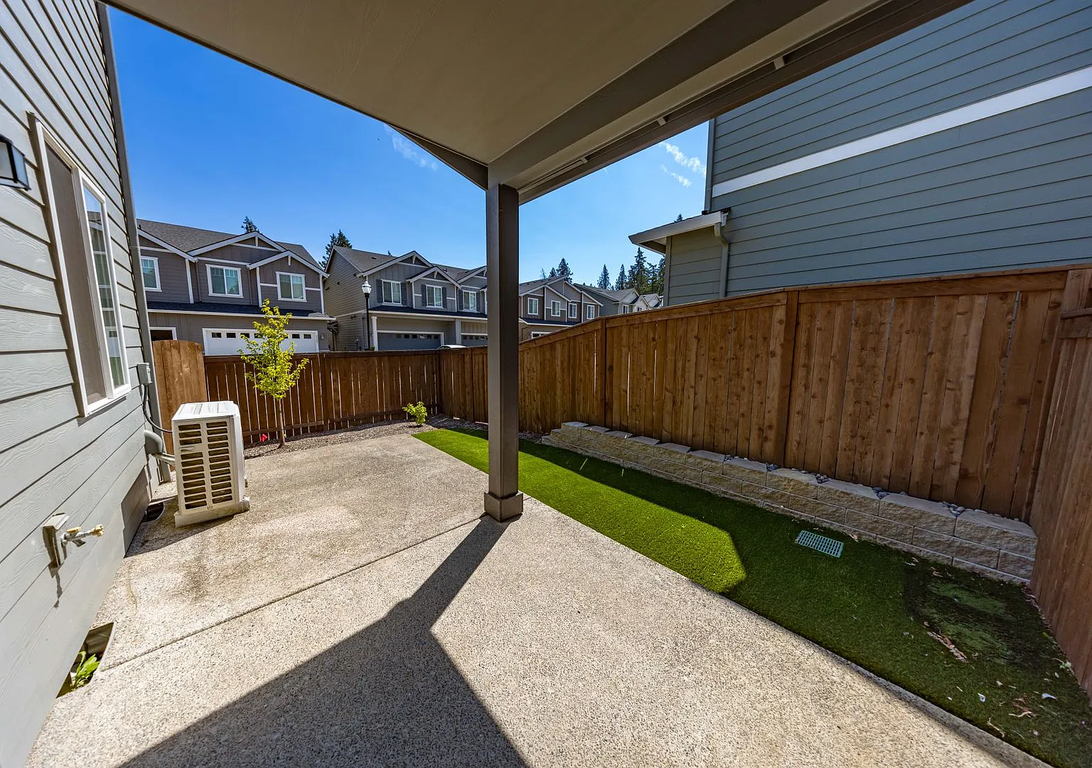 Three bedroom townhouse in gated community - Ridgefield, WA — Photo 2