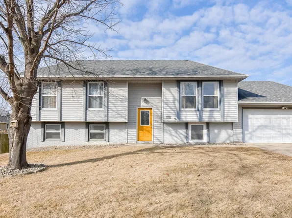 2009 Blossom Ln, Marshalltown, IA 50158