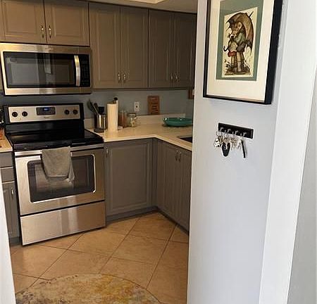 2nd image of 121 Royal Park Dr APT 3H