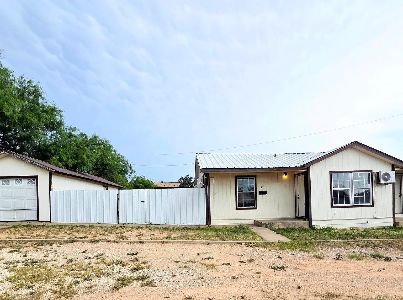 2 bed, 732 sqft, $1,100 — Photo 1