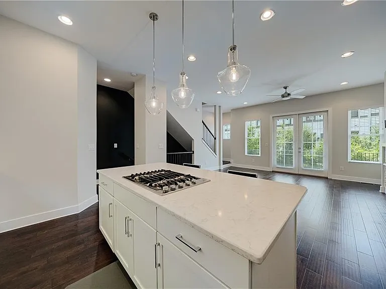 733 Taylor Ct NE — Photo 13