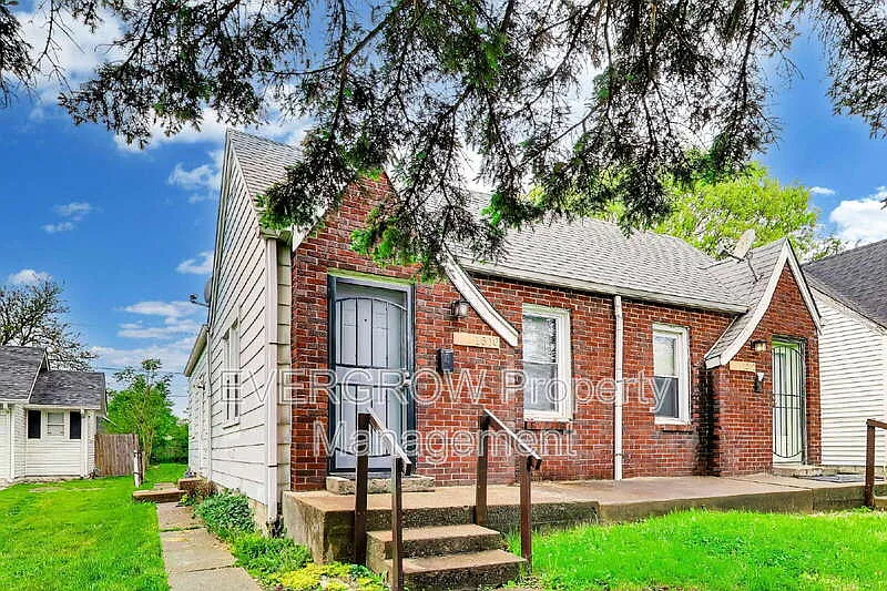 Building Photo - 1510 N Gladstone Ave