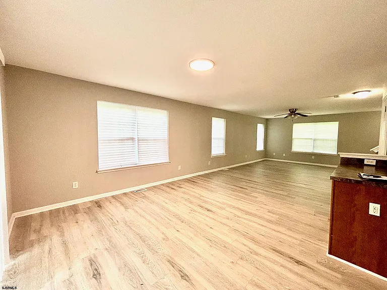 27 Oyster Bay Rd #G — Photo 10