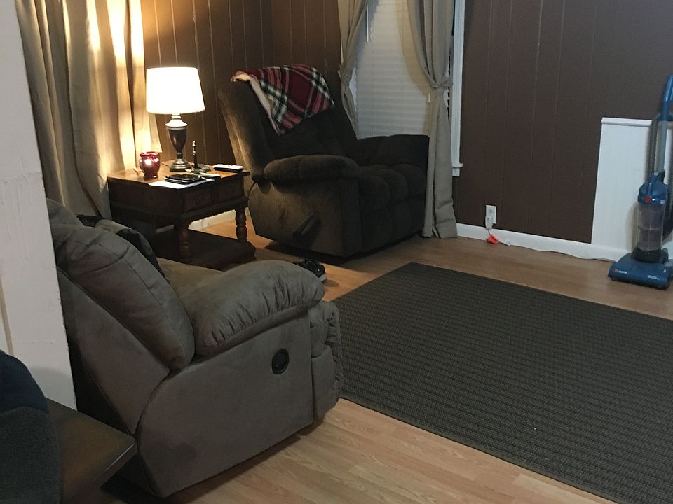 1st image of 607 E Main St