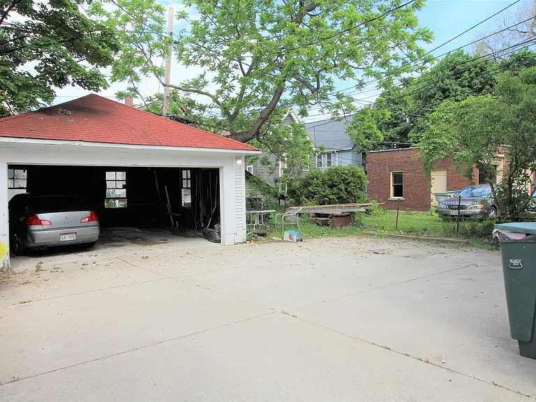 2835 N Frederick Ave — Photo 19