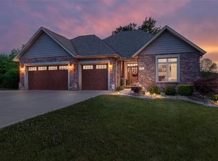 1 Lakeview Dr, Worden, IL 62097