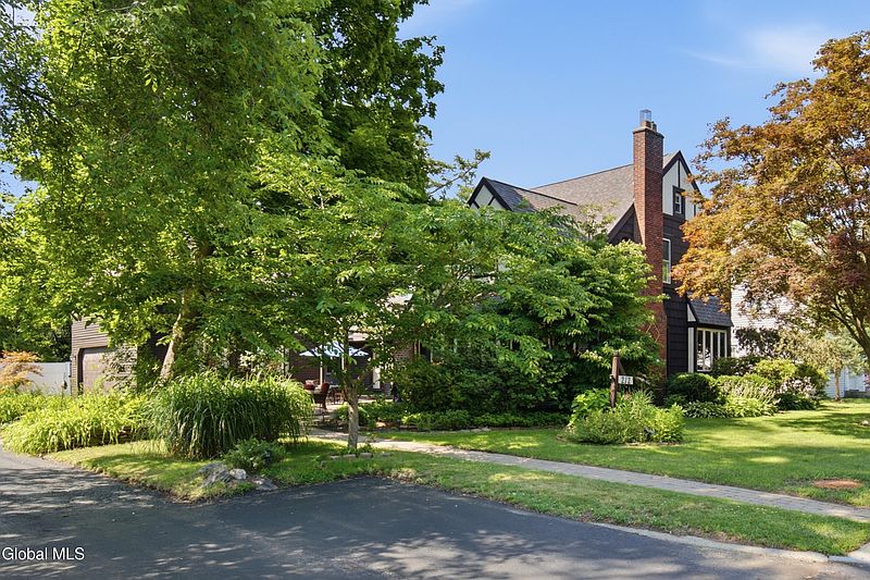 2nd image of 212 Lenox Avenue