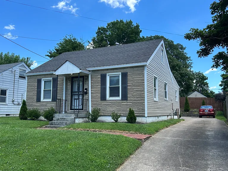 2107 Fort St — Photo 2