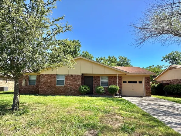 1502 Patricia Dr, Gainesville, TX 76240
