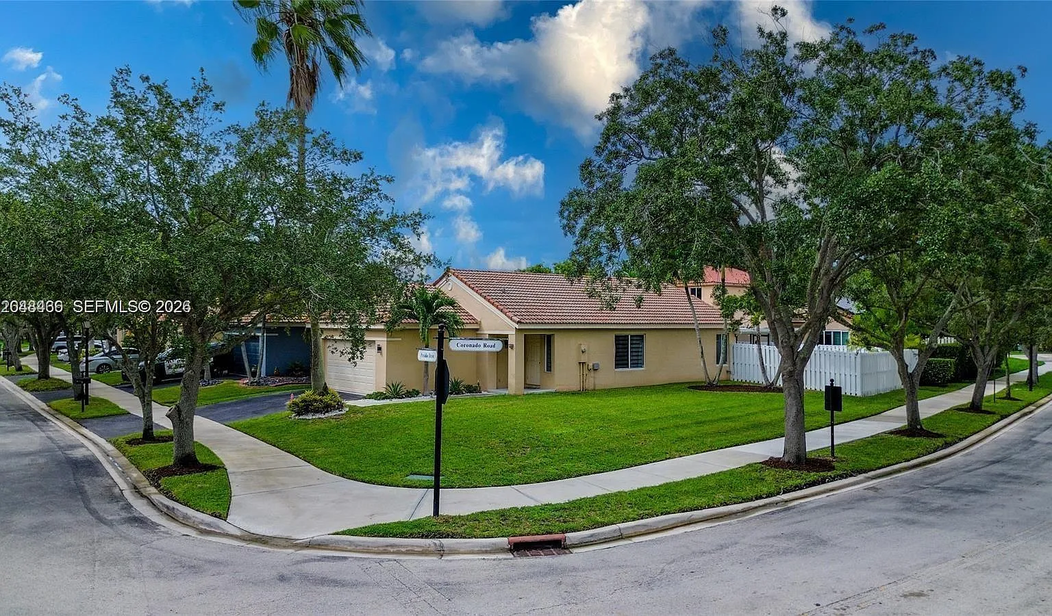 Sectors 3 & 4 Boundary Pl — Photo 2