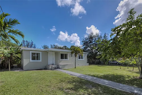 14115 NW 5th Ave Photo 1